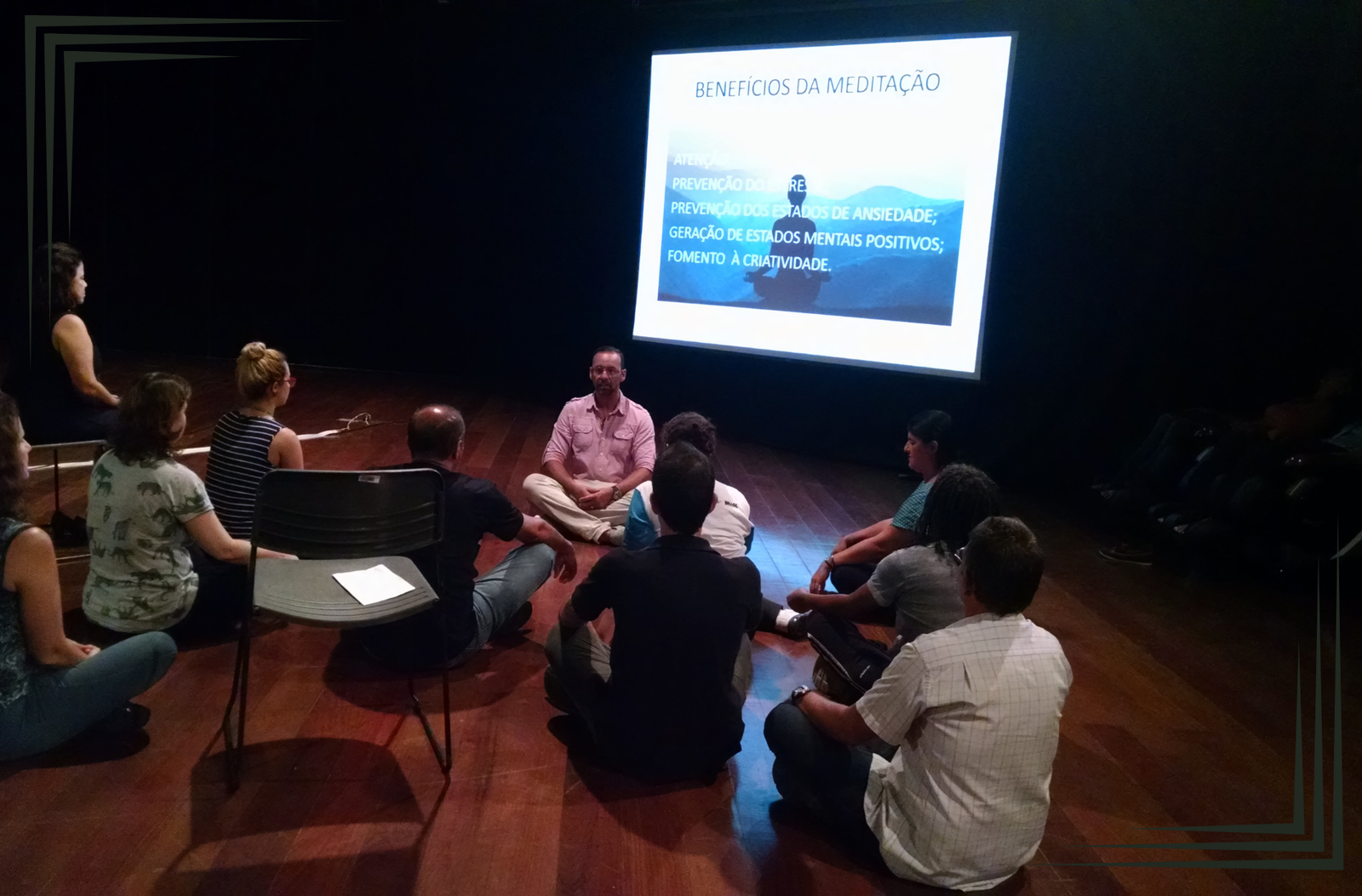 Roda de meditação em empresa